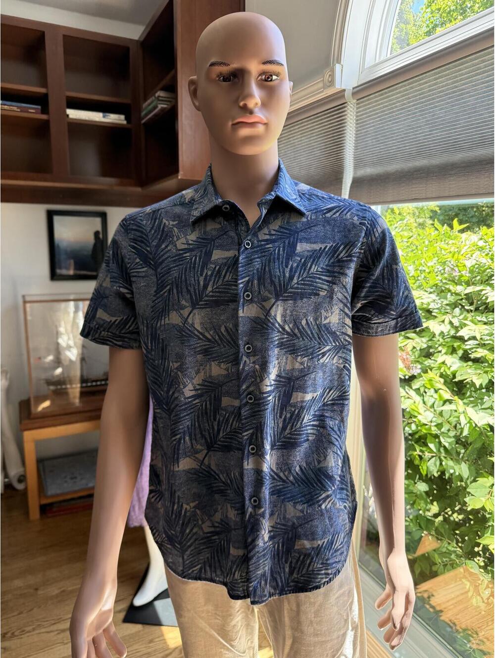 Robert Graham Men’s Blue Palm Leaf Button Front Shirt Size M Turkey